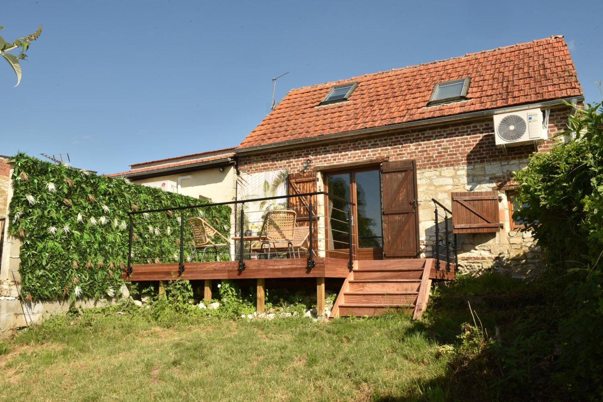 Maisonnette Du Bonheur - Vue Campagne - Baignoire Balneo 32 Jets - Lits Queen Size Vadencourt  Exterior photo